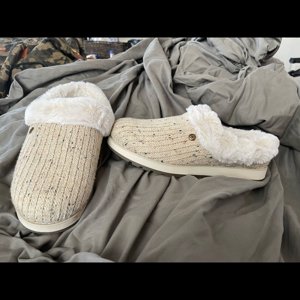 Sketcher Bob’s Memory Foam Slippers Size 9 - image 2